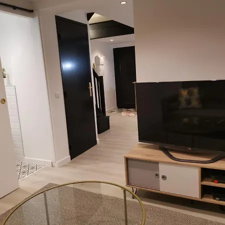 Duplex, Chu , Centre-Ville, Garage Prive, Calme Apartment